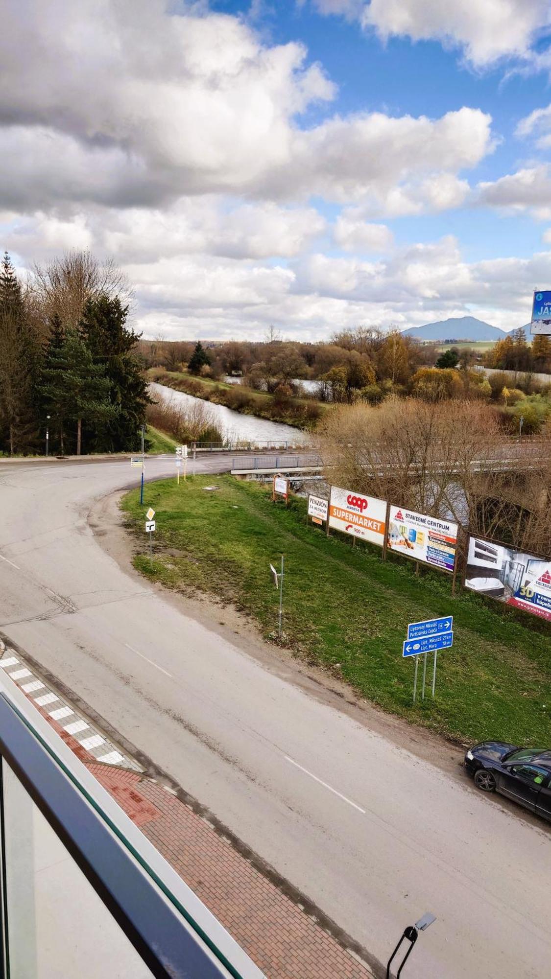 Apartman Nad Riekou Bešeňová Exterior foto